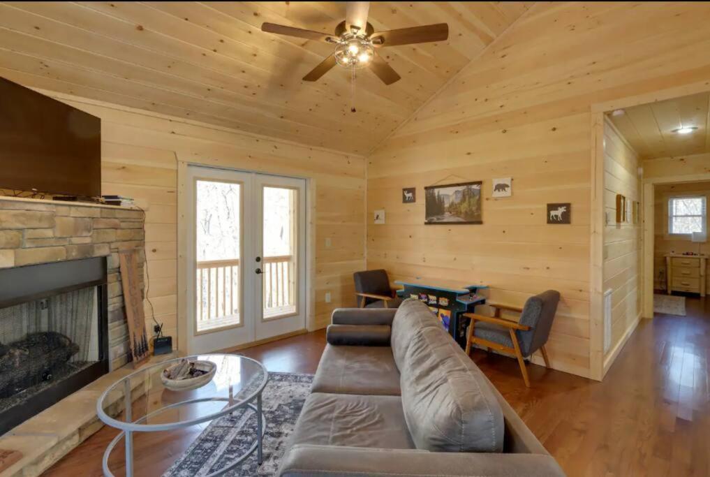 New Serene, Fun & Comfy Cabin- Covered Deck, Grill, Arcade Murphy Dış mekan fotoğraf