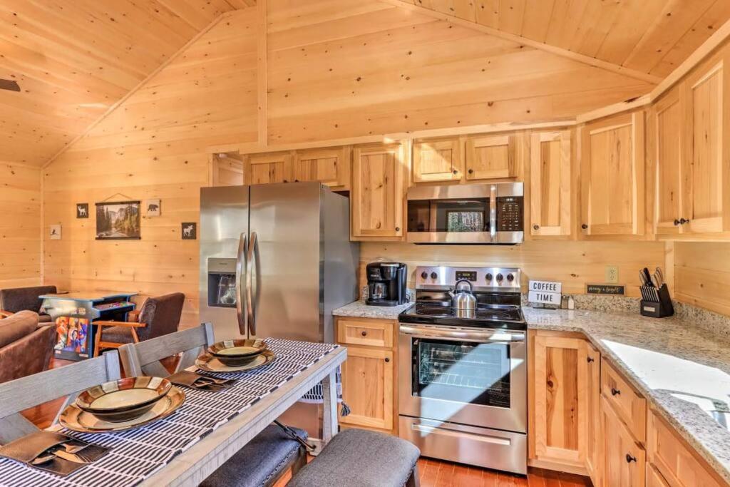 New Serene, Fun & Comfy Cabin- Covered Deck, Grill, Arcade Murphy Dış mekan fotoğraf