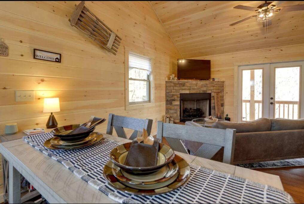New Serene, Fun & Comfy Cabin- Covered Deck, Grill, Arcade Murphy Dış mekan fotoğraf